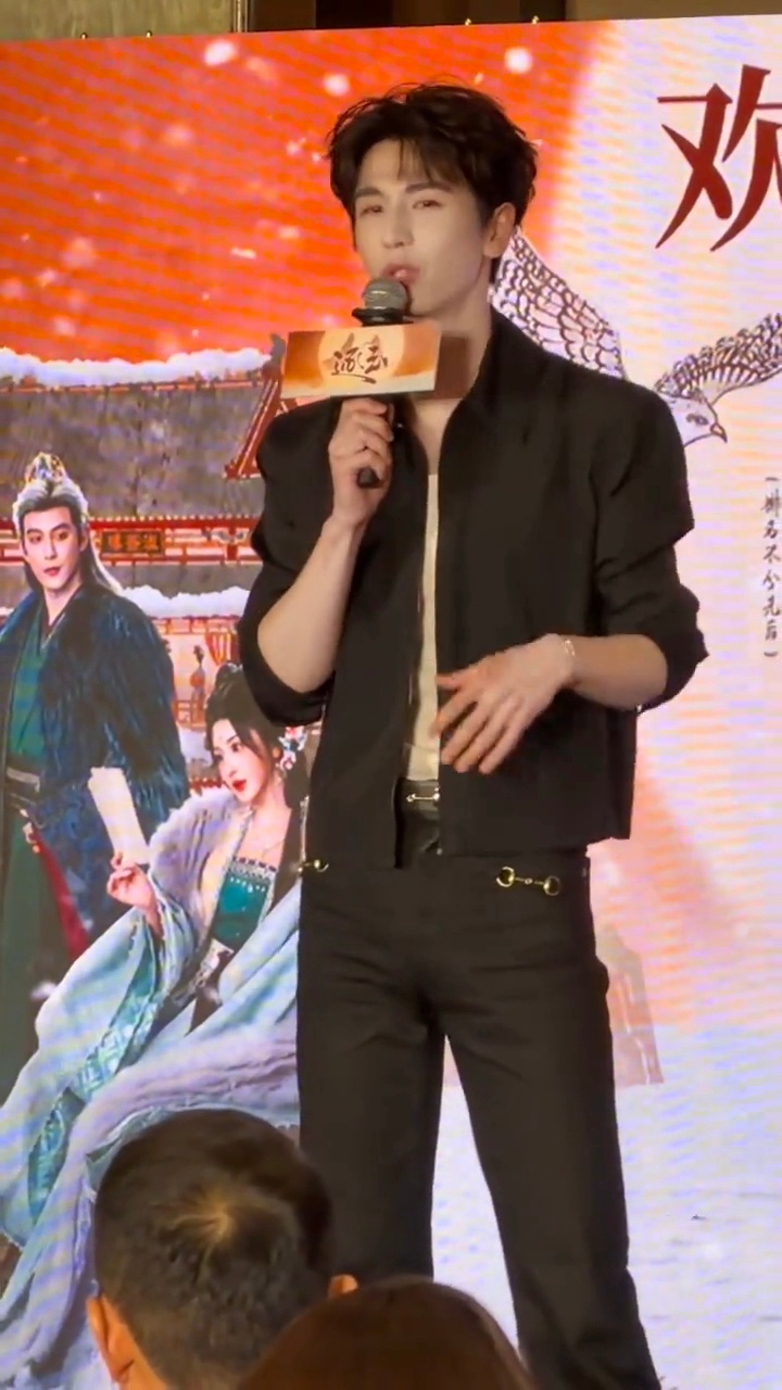 张凌赫说祝所有人征征日上张凌赫逐玉庆功宴后发文张凌赫发文：“感谢观众！感谢所有台