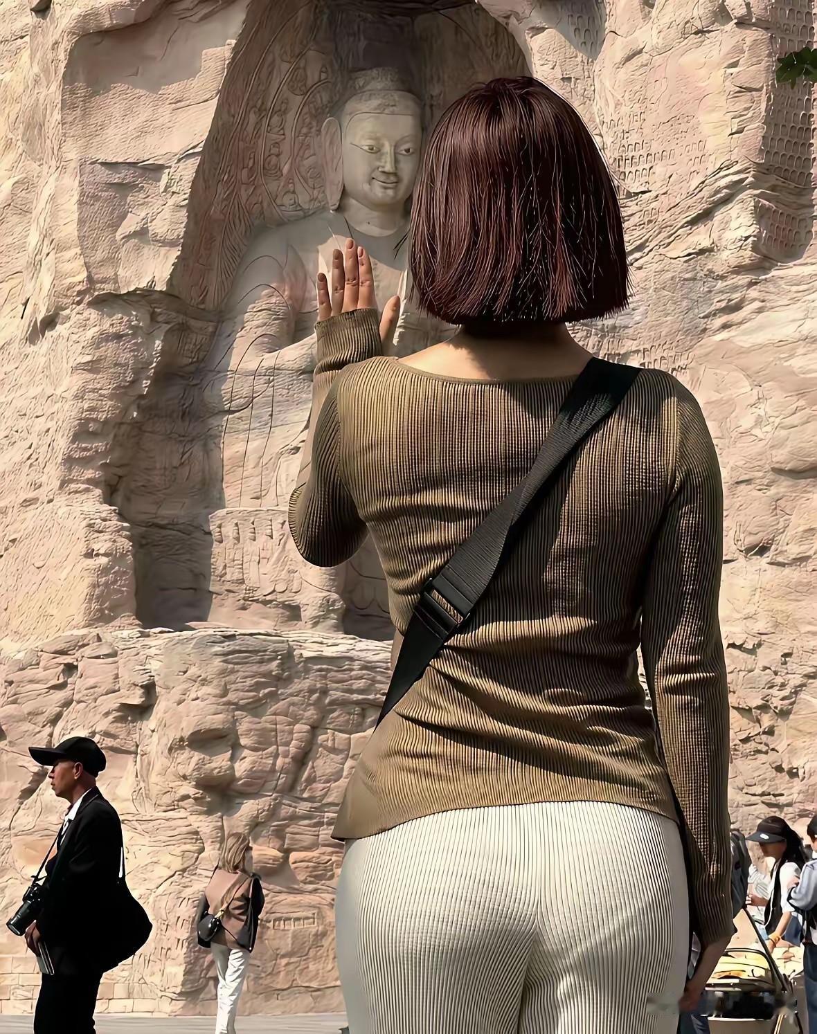 天人合一，顺应规律，与万物共生。