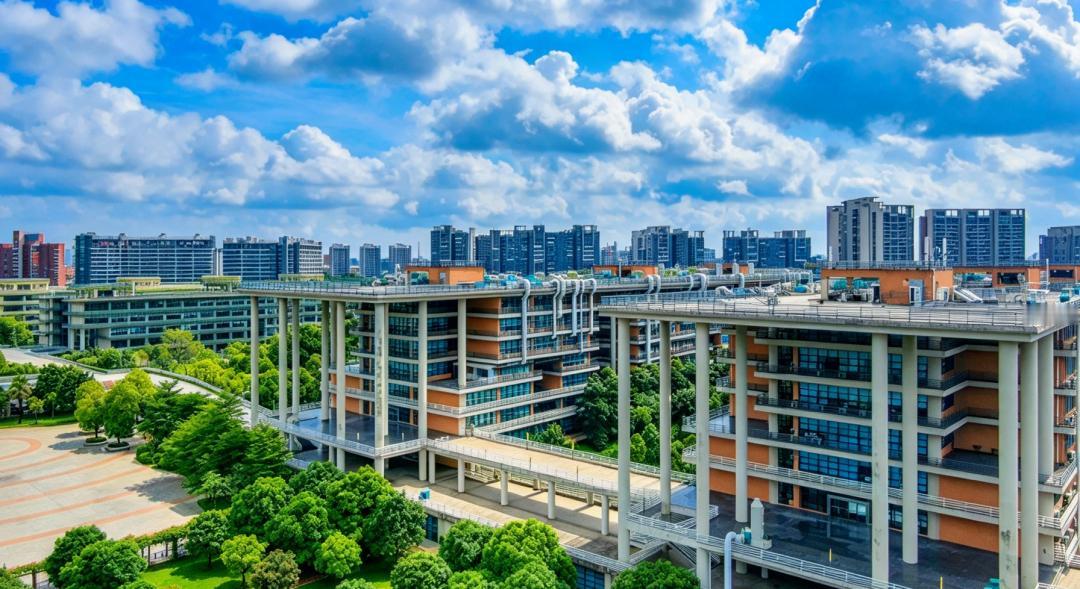 广东工业大学2027年硕士研究生招生简章公布，哪些数据值得重点关注？
第一，20