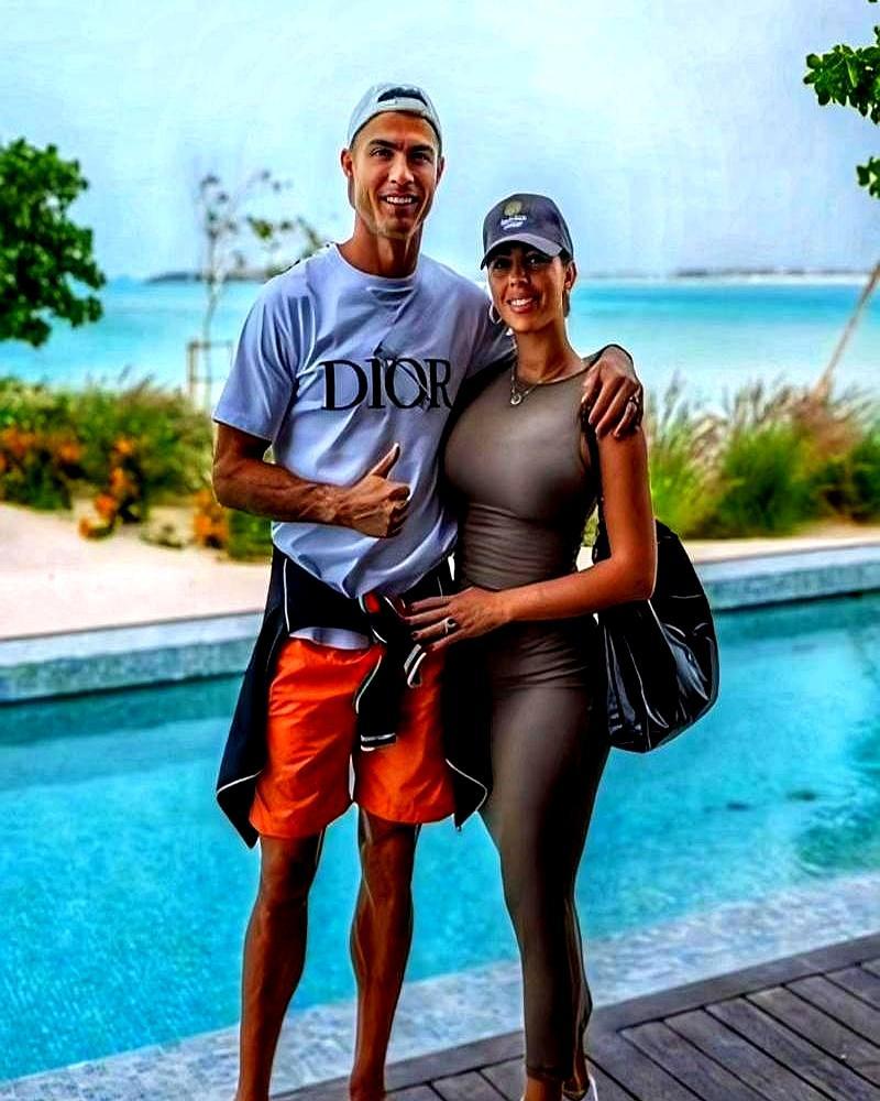 谁能想到，当年被全网骂“攀高枝”的Gucci柜姐乔治娜，现在拿到了C罗送的30克