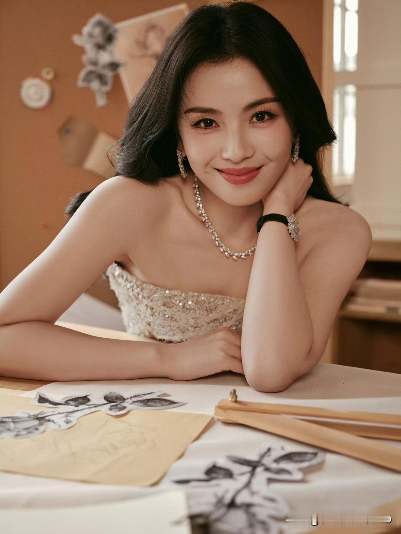 刘涛，华贵优雅里的氛围感