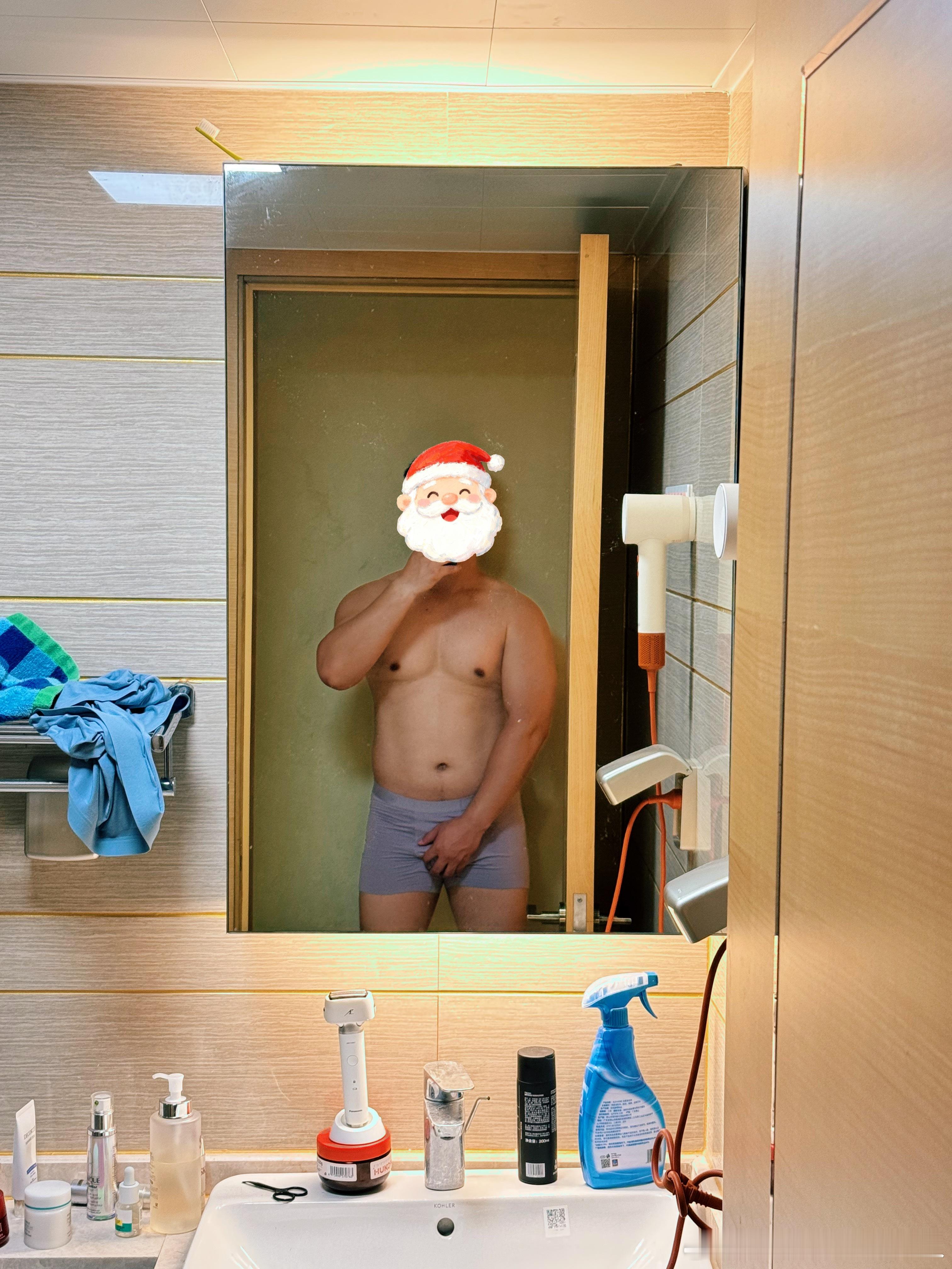 最近有点忙，没功夫浪了，好好工作，赚钱养家。[收到] ​​​