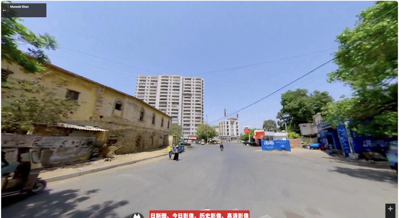再看看巴基斯坦第一大城市卡拉奇（2000万人），在21年4月份街景图片。
整个城