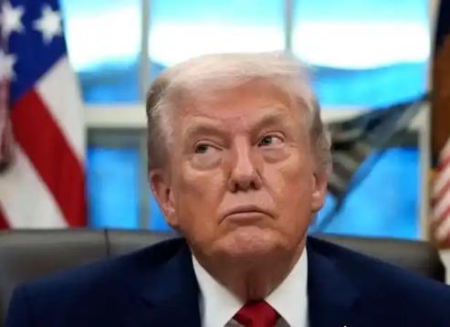 万万没想到，不可一世的美国总统特朗普求到了中国头上，而中国的态度很“无情”。
