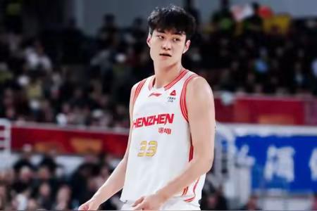 王浩然差一点被NBA选秀选中，我才知道他参加了选秀。是不是有点儿太低调了？那些冲