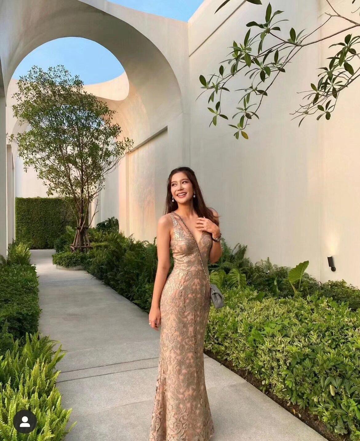 跟他（她）在一起有说不完的话，不管快乐还是忧伤的事，他（她）都能耐心微笑着倾听，