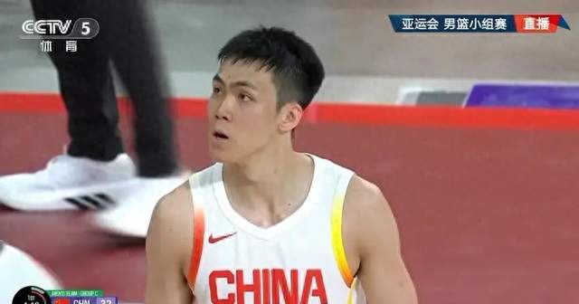 中国男篮大胜菲律宾，郭士强全场喊个不停！国内资深裁判员质疑他
