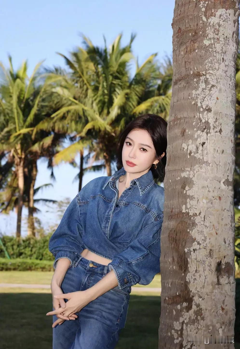 秦岚牛仔装杀疯了！44岁"腰精"的显瘦穿搭教科书
 
秦岚最新生图直接屠榜热搜！