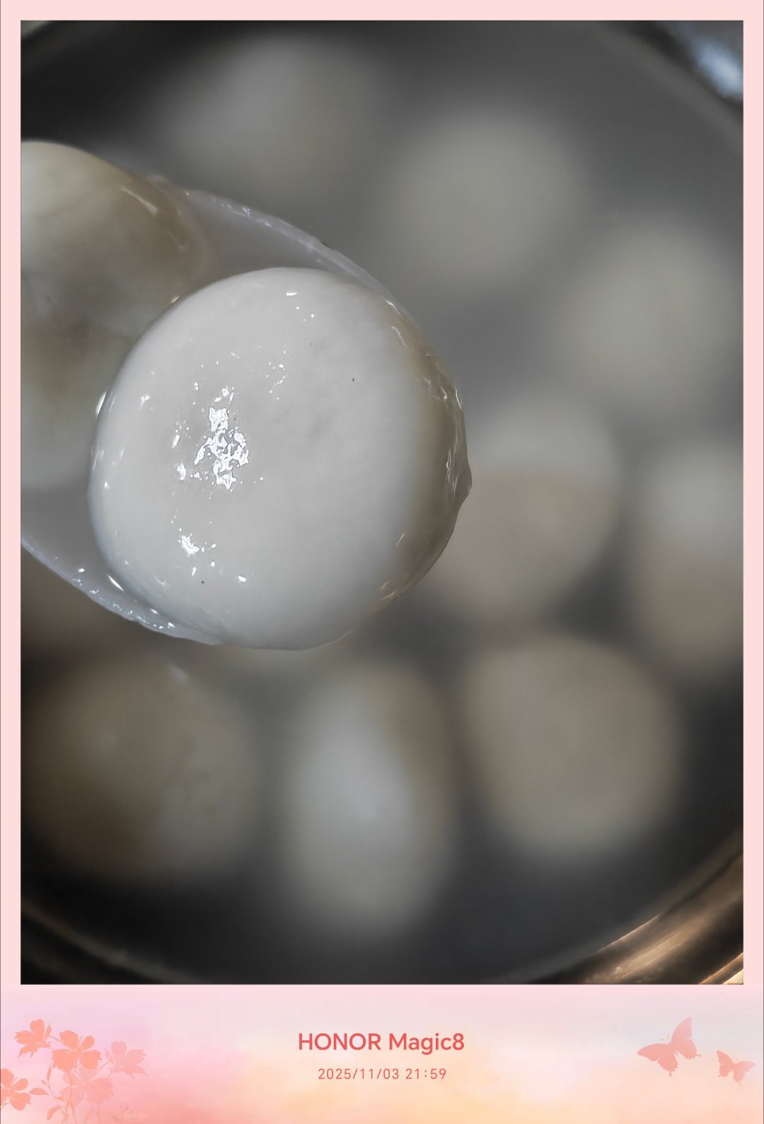 夜宵来一碗热腾腾汤圆。 ​​​