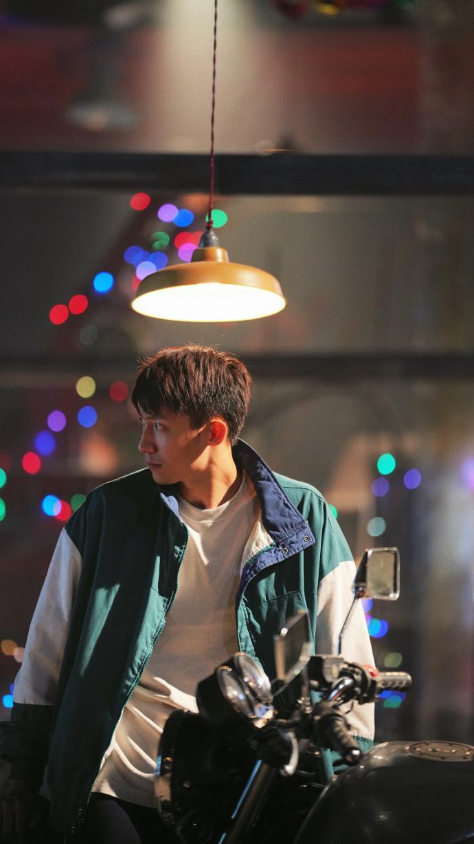 黄景瑜不走爽文路线的大男主张小满在岁月有情时里的成长历程太真实了😣，送煤气、修