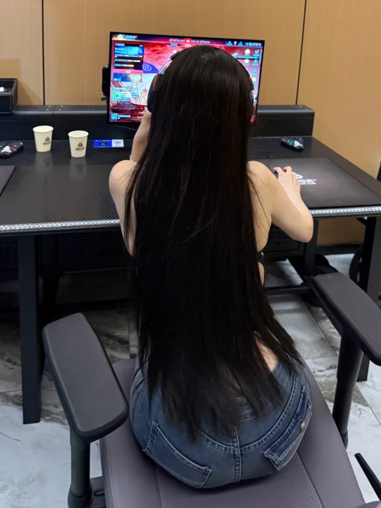 朋友会给我拍很多背影