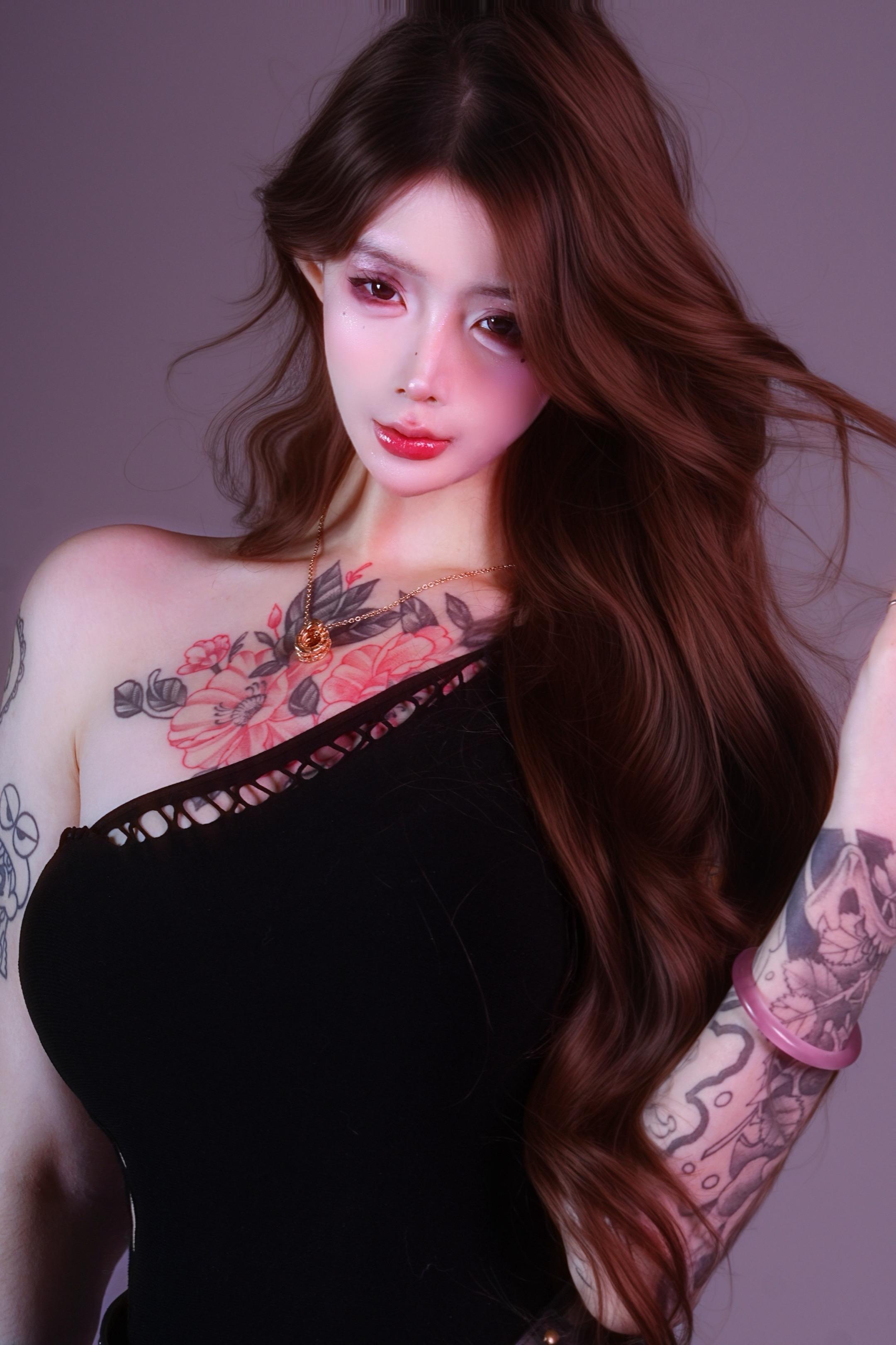 又跟别的女人说话了是吧，我真该找条绳子把你拴在家里