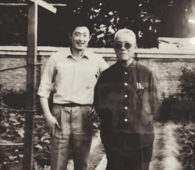 1975年秋，兰州军区司令韩先楚上将前往山西考察，参加了一次学习会。会后，韩司令