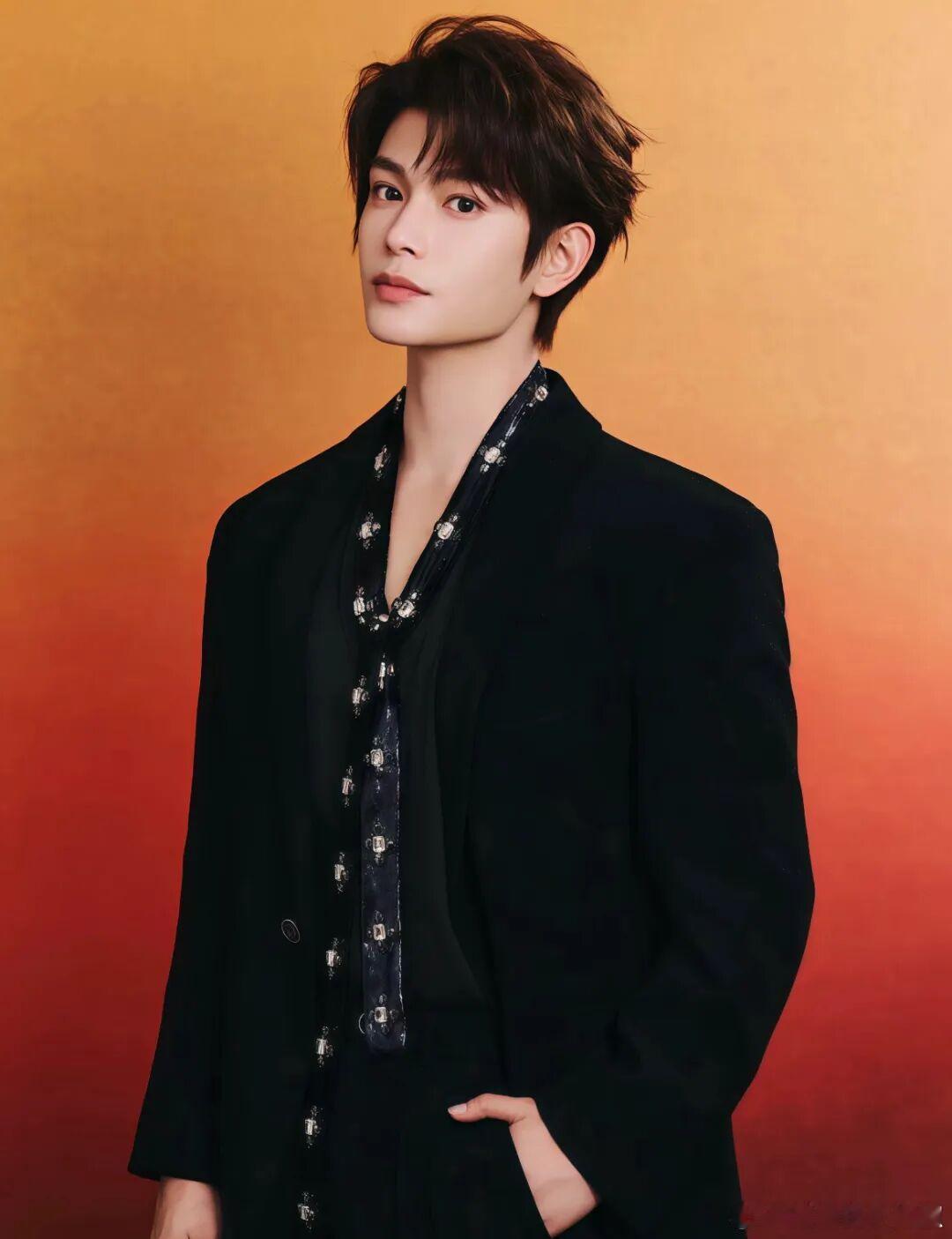 🍉丁禹兮今年行情很不错，已敲定的戏都有两部了，商务也有很多待宣，还有综艺在谈，