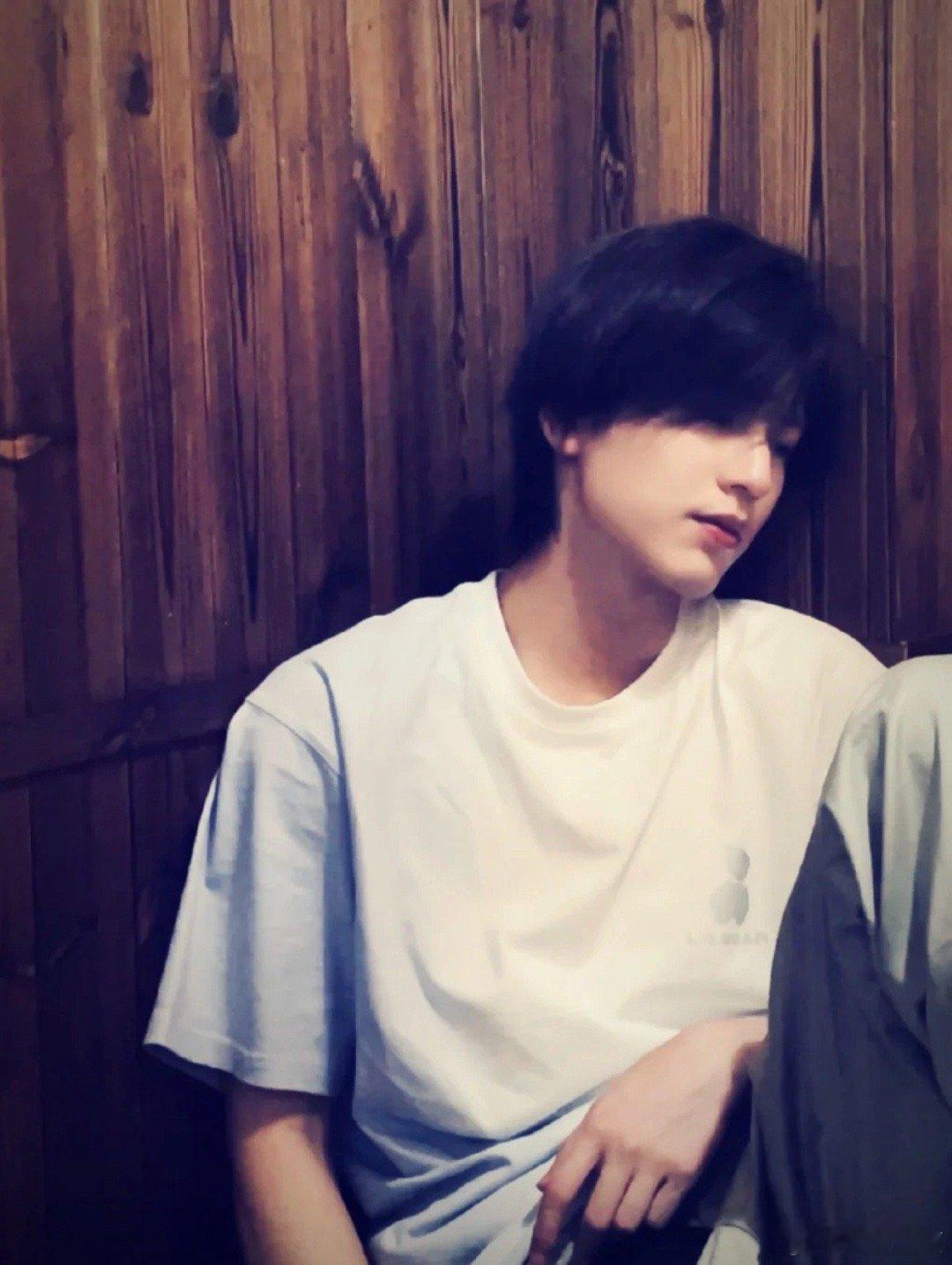 早期的家玮～早期很青涩 现在完全老公张凌赫[超话]张凌赫 ​​​