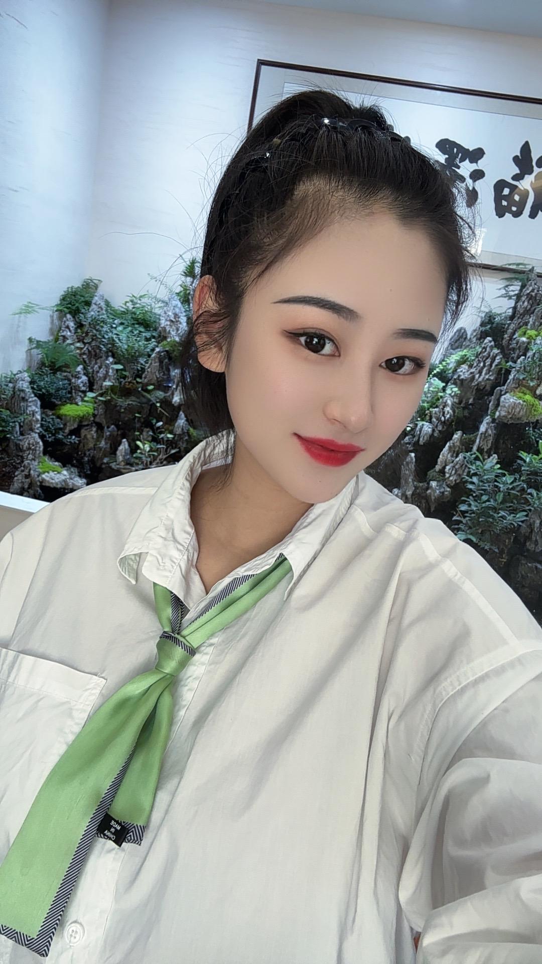 会想通，会看透，会长记性，也会往前走。很庆幸一路都是自己撑过来的，或许...