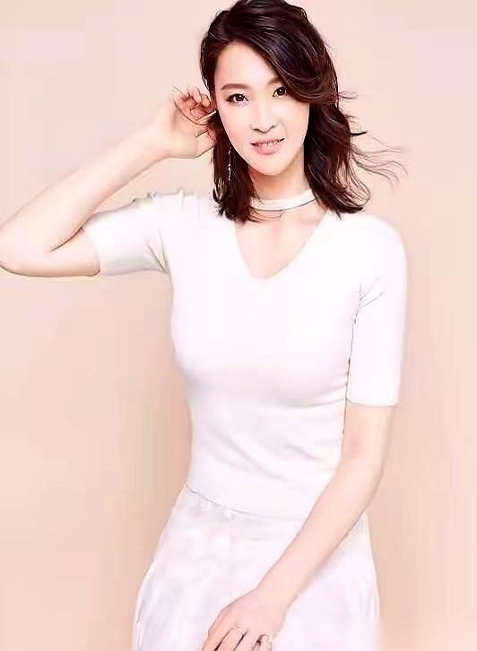 我有时候真的会被一些人的履历，给结结实实地“震”一下。
比如惠若琪。
前中国女排