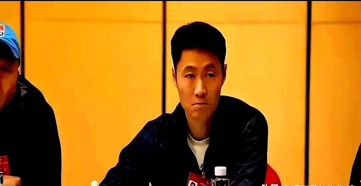 从2比0领先被翻盘，到十几天后直接被0比4剃光头，连丢赛点。

陈熠这回输得透彻