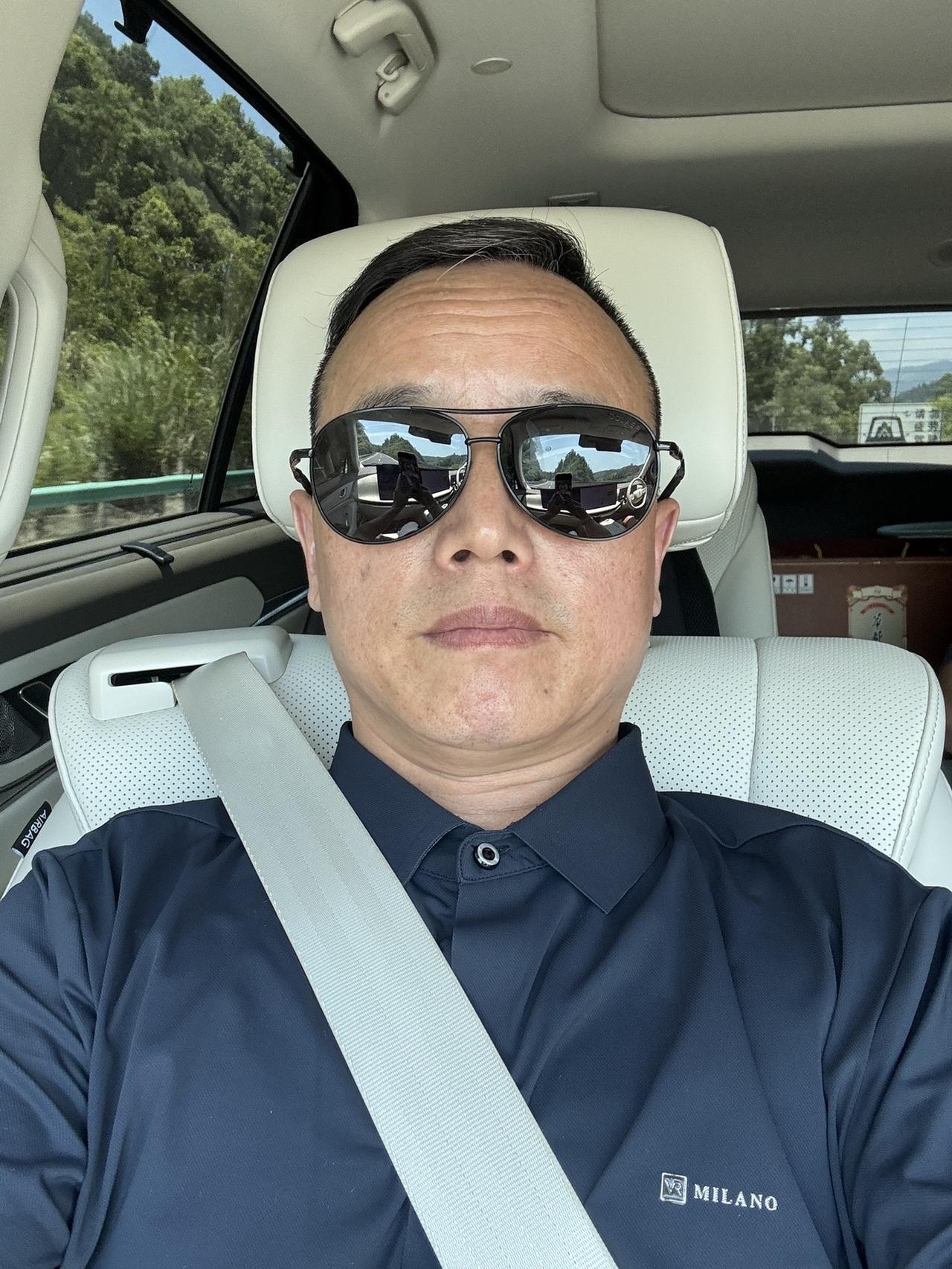 墨镜一戴谁也不爱