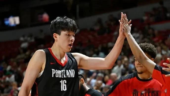 杨瀚森夏季联赛虽填满数据栏，但暴露了一个严重的问题！

今日NBA夏季联赛开拓者