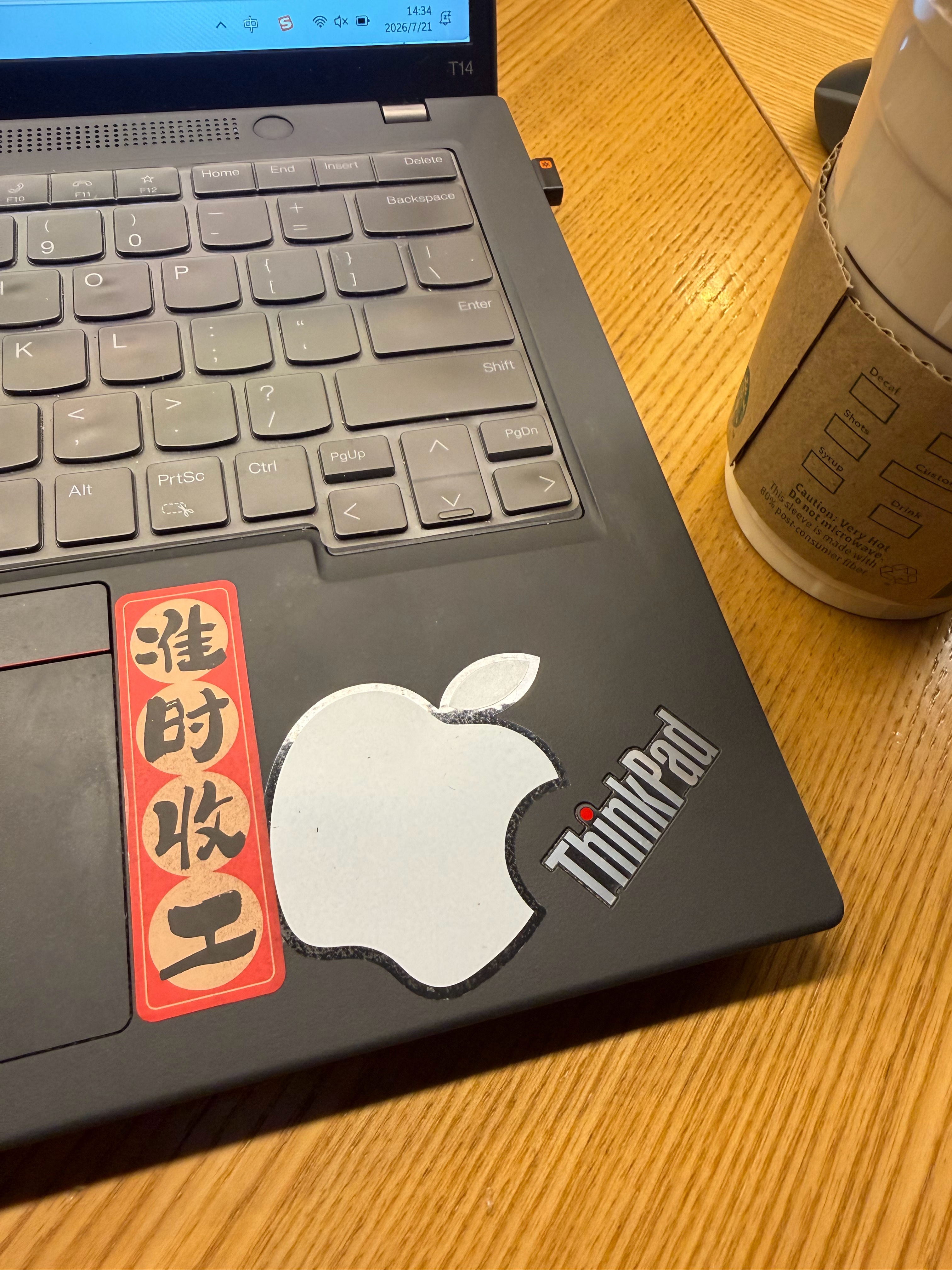 太可怕了星爸爸里全是抱着苹果本找工作的然后真的有每天COS上班的中年人我爱公司 