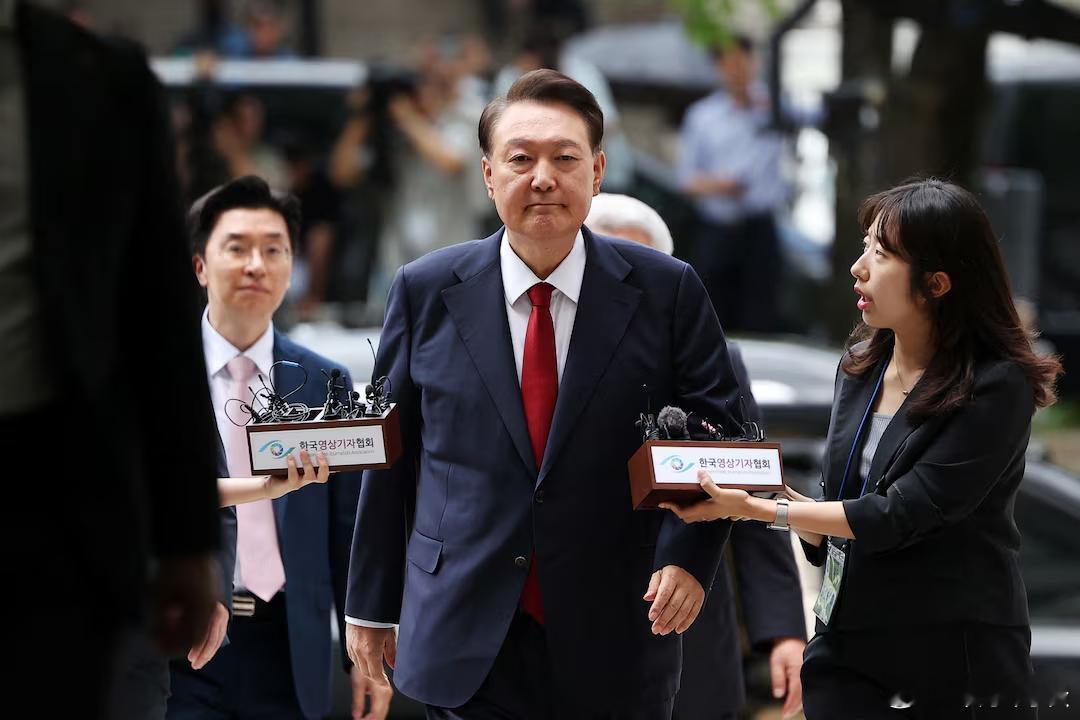 唉，丑陋的韩式民主......，连最低的尊严都不给留了......（路透社）——