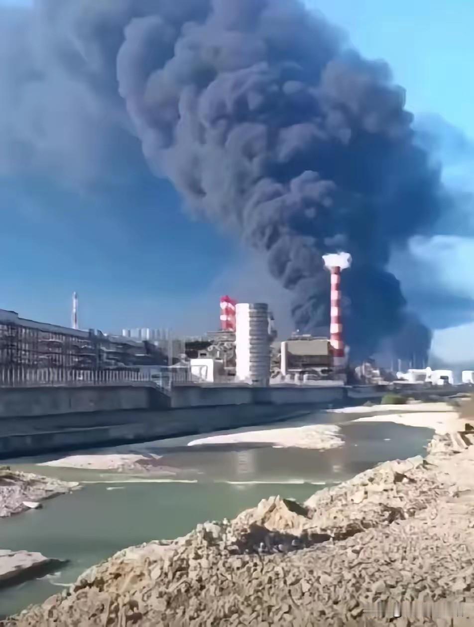 回旋镖彻底应验！战火彻底烧进俄罗斯本土，俄腹地军工重镇接连遇袭
 
曾被梅德韦杰