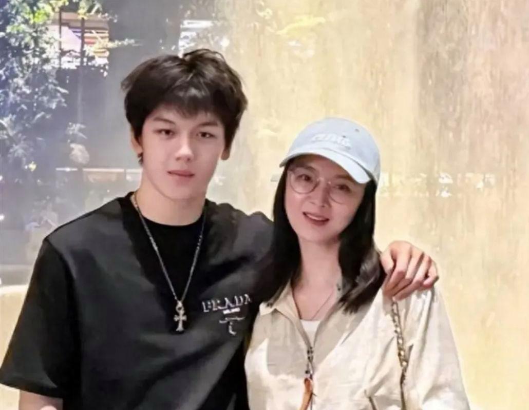 谁能想到王艳如今活得让人佩服！
丈夫王志才欠下11亿，2019年就失联，上亿豪宅