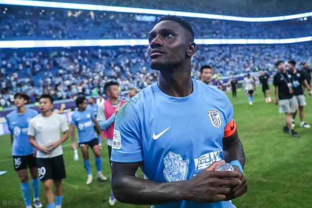 💙 外援马莱莱示爱大连：想留下！👉 你觉得大连该留马莱莱吗？A. 留！没钱的