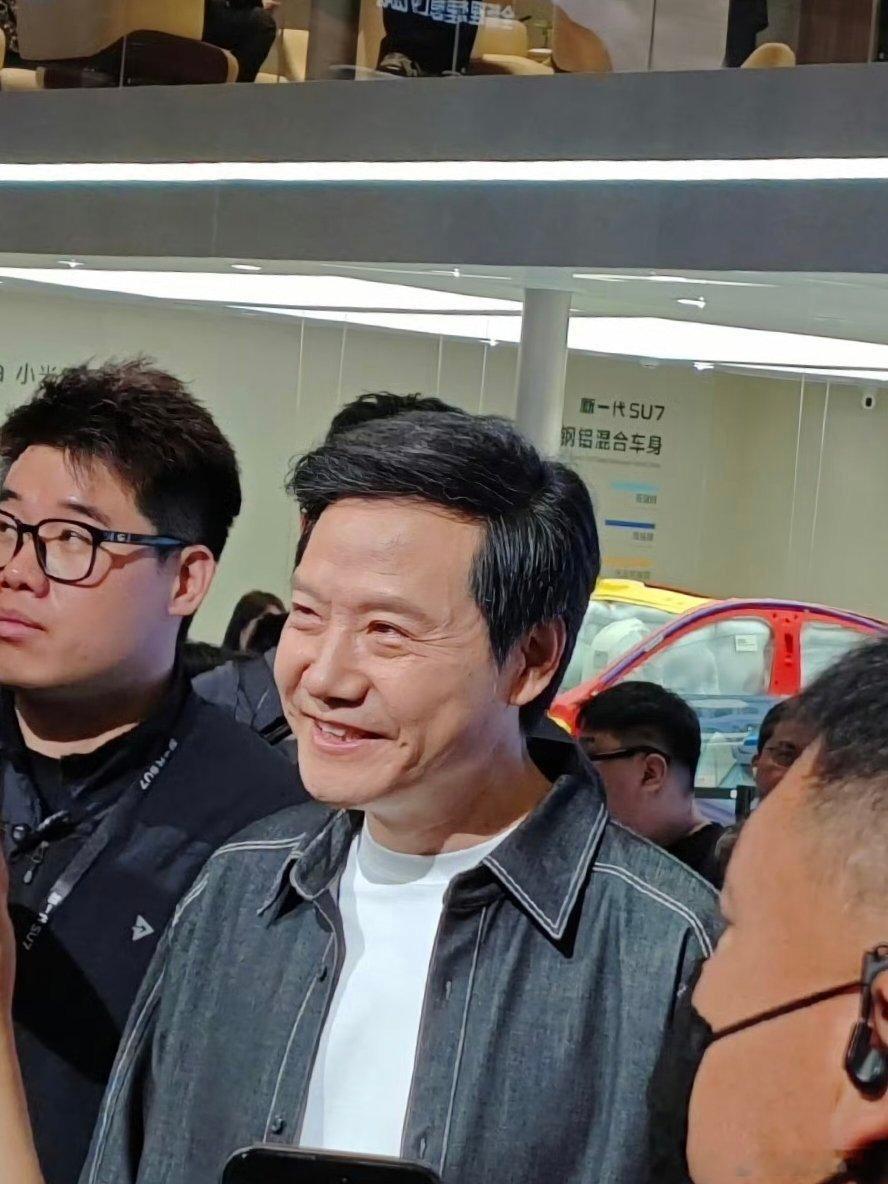 北京车展人气天花板，必须有小米展台一席之地！雷军亲临现场，概念超跑+热门电车集体