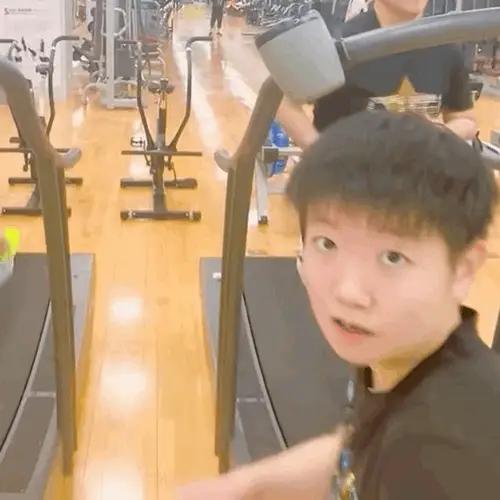 孙颖莎，你的才华如同诗篇般优美动人。大渡河畔的温柔与雅致，永远支持着你[心][加