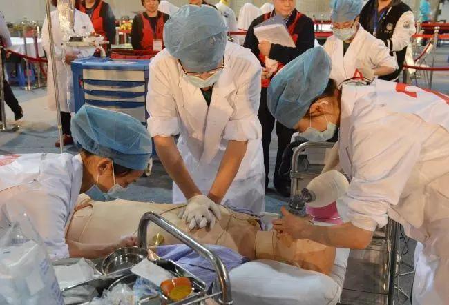 大学里这些专业超辛苦，常熬夜脱发，但毕业后前景好，超抢手

大学里确实存在一些公