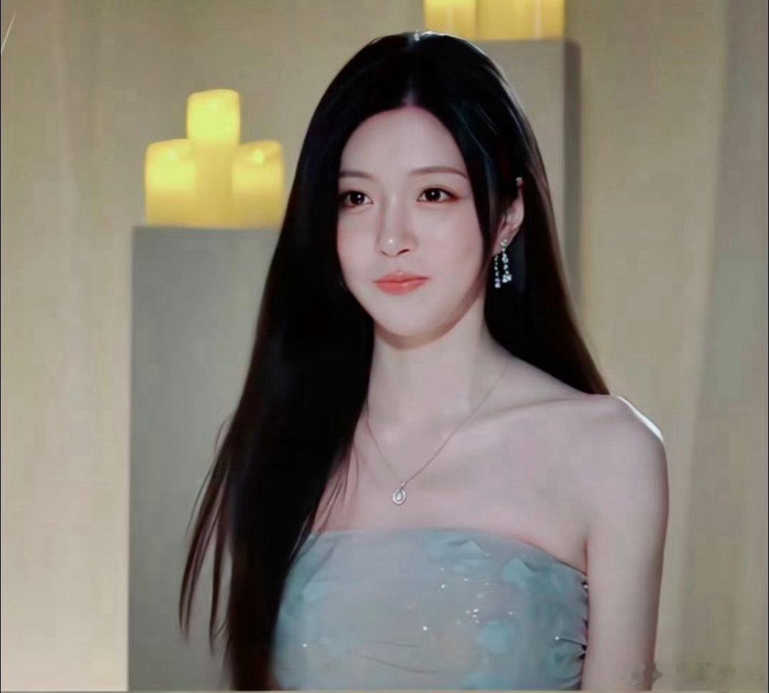 夏之光嗑到柳柳周佑凌周佑凌柳柳这一幕好像求婚柳柳精心盛装亮相，迎接手捧鲜花走来的
