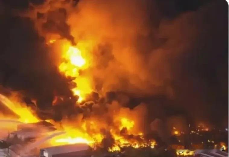 美国飞机坠毁事故新热点：
       当地时间11月4日，肯塔基州路易斯维尔机