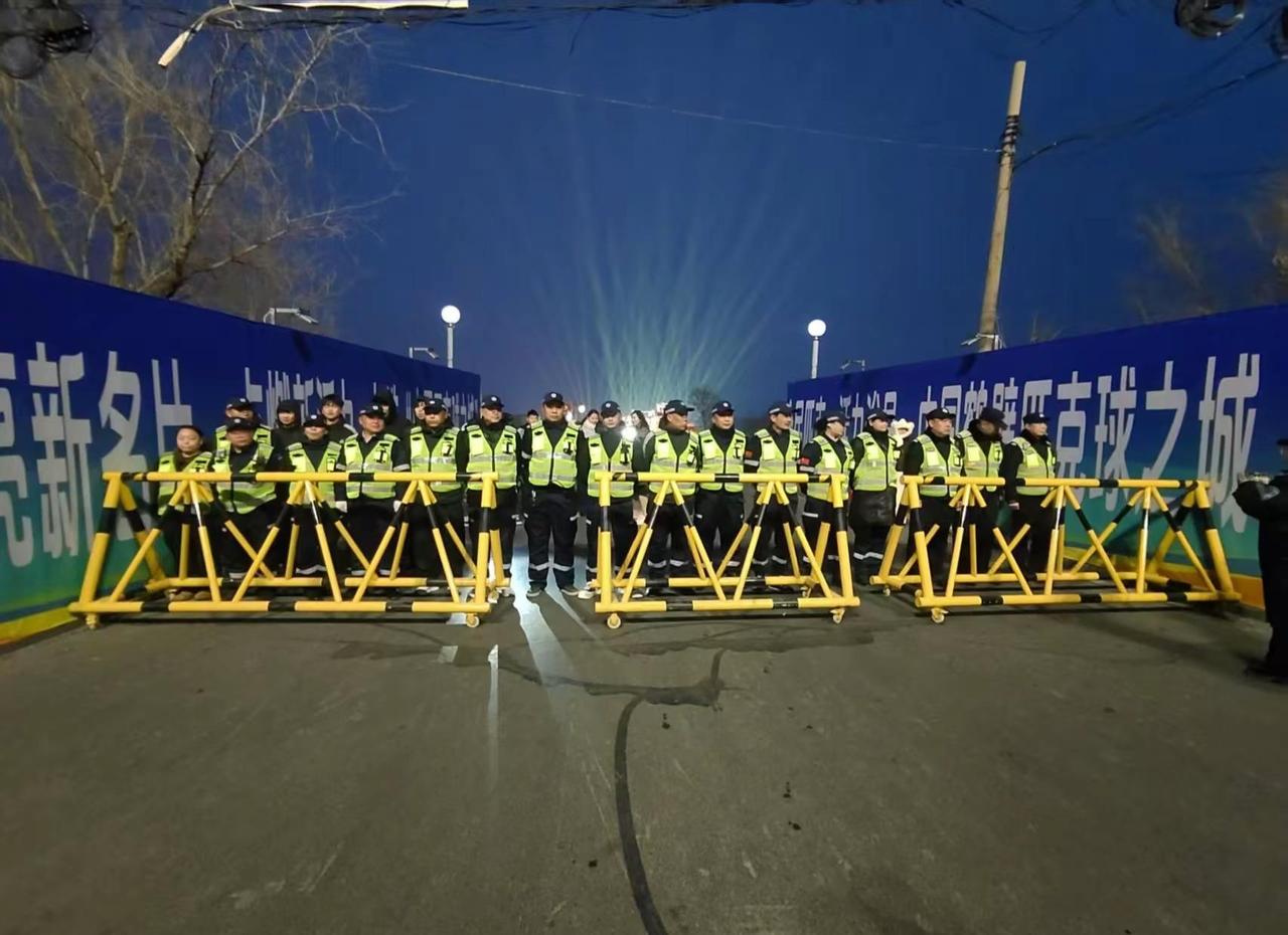 兄弟连伾山义警队，听党话，跟党走，我们时刻准备着。 兄弟连伾山义警队浚县兄弟连应