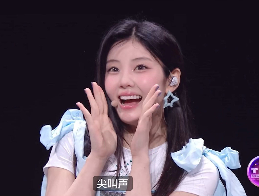 这个偷偷看小抄的李沅禧也太萌了[抓狂][抓狂] ​​​