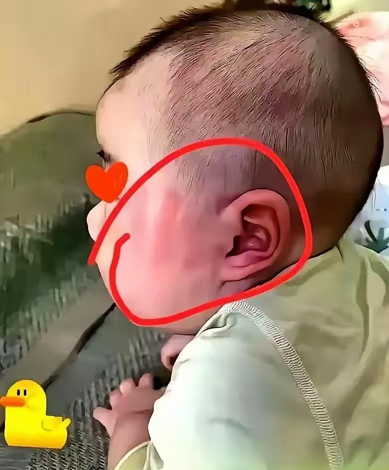 这种行为已经涉嫌家庭暴力，对几个月大的婴儿施暴更是严重伤害孩子的身体与心理健康，