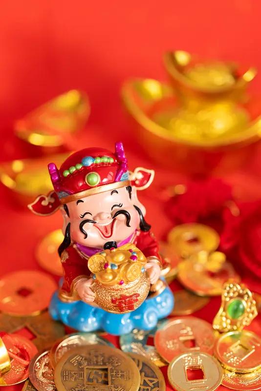 国人对财神爷是有多执着? 国人对财神爷的执着那可太明显了。初五财神日，各大寺庙、