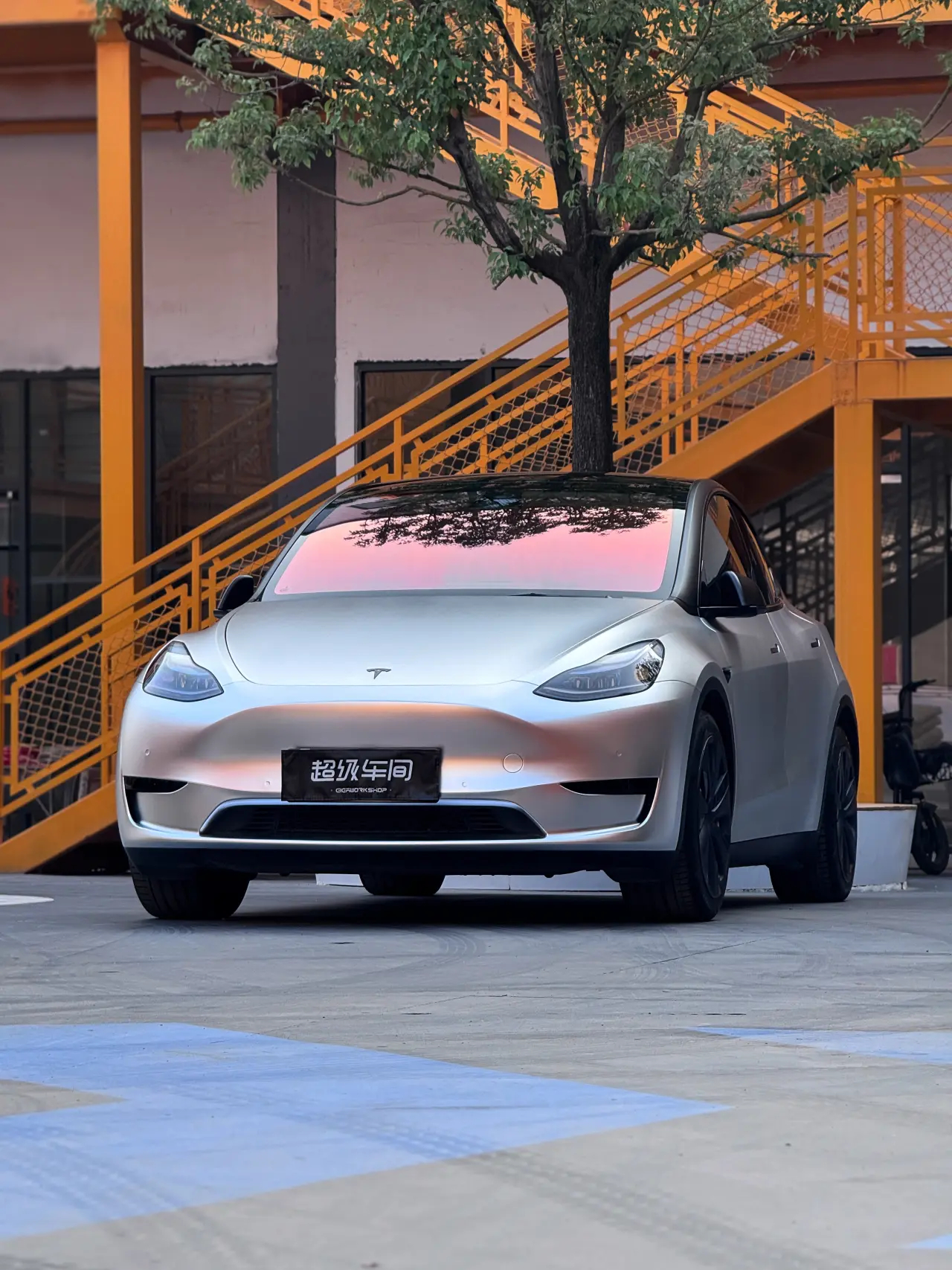 听说贴了这个颜色的朋友，天天盼着下雨？翻了翻超级车间的案例库，来贴亚历山大银的朋