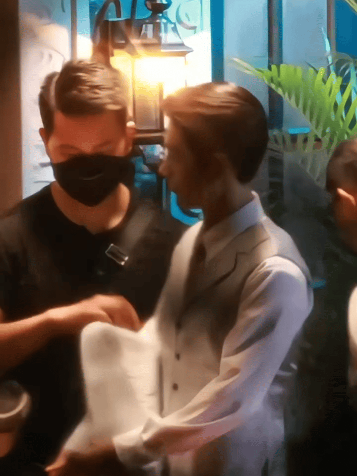 金陵富少VS儒雅迷人总裁肖战脱西装路透 ​​​