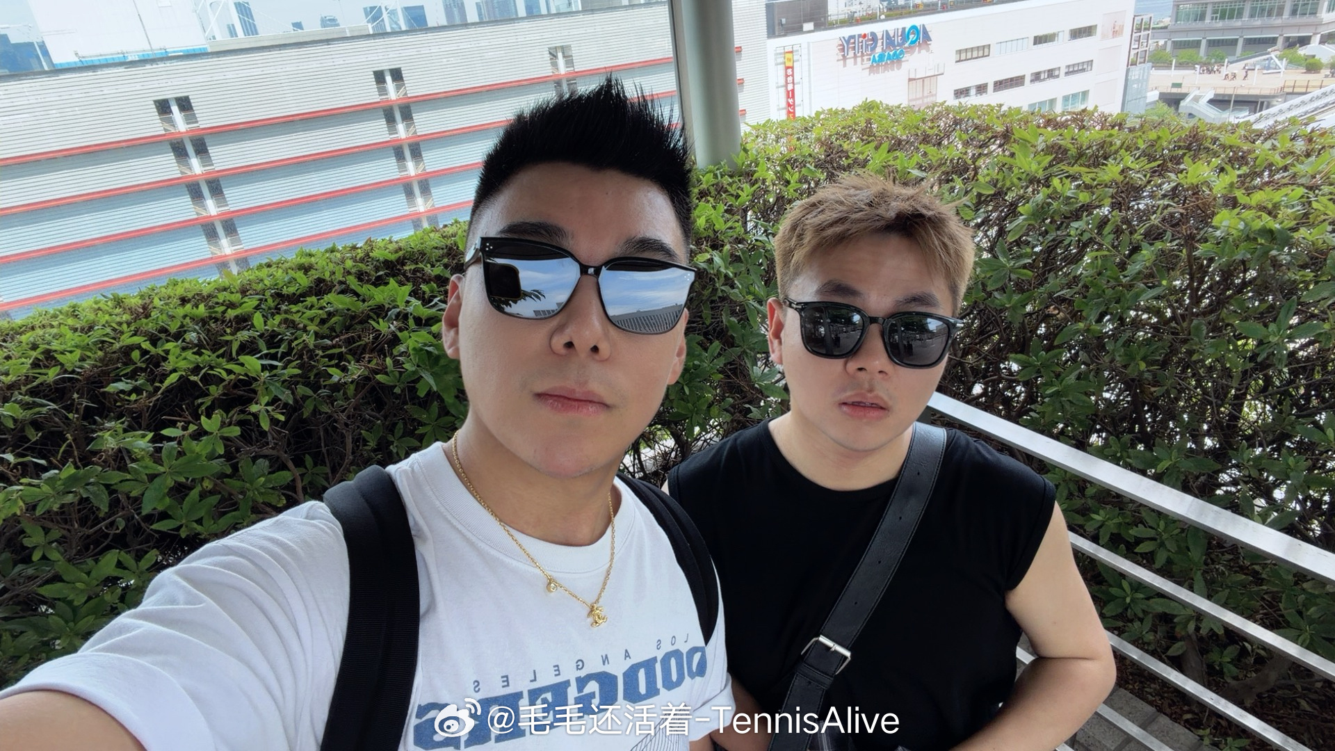和好集美一起出门就是很开心，现在我们已经到上海啦！整个旅程都在互骂互相嫌弃，但是