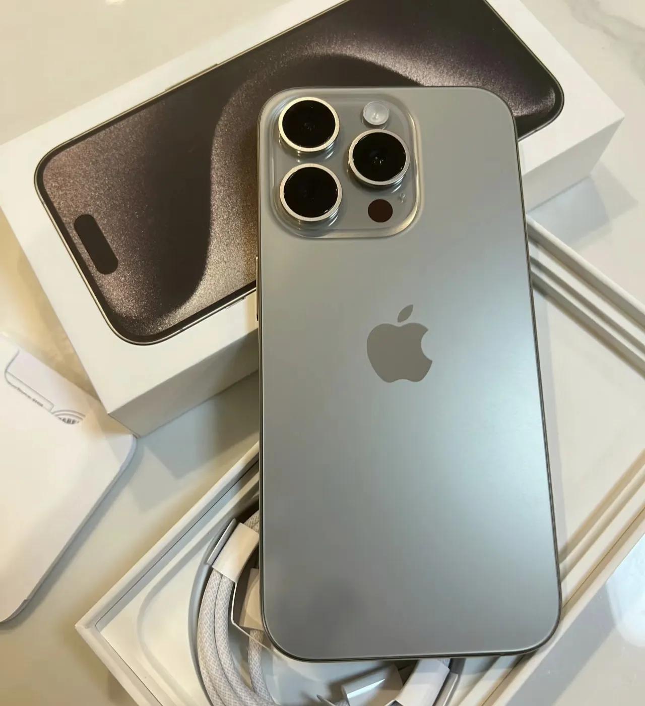 其实像安卓机经常宣传的长短焦指纹、 XZ 轴马达、高频调光等，一般用户根本不太在
