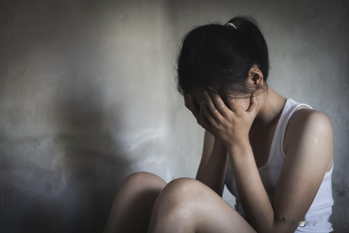 “这是人干的事？” 四川一男子在好兄弟家借宿，竟趁兄弟临时外出，偷偷潜入主卧，对