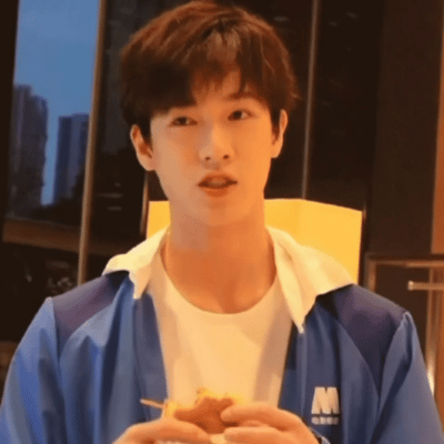 这个小老锐虽然不在暑假档但处处都是他的影子 都是星光啊都是星光 