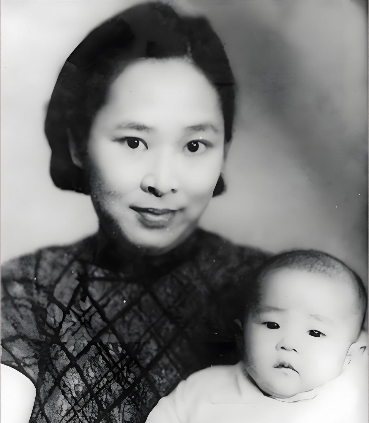 她是曾国藩后人，黄埔首批女兵，一生太震撼
 

她出身湖南曾氏顶级望族，是曾国藩