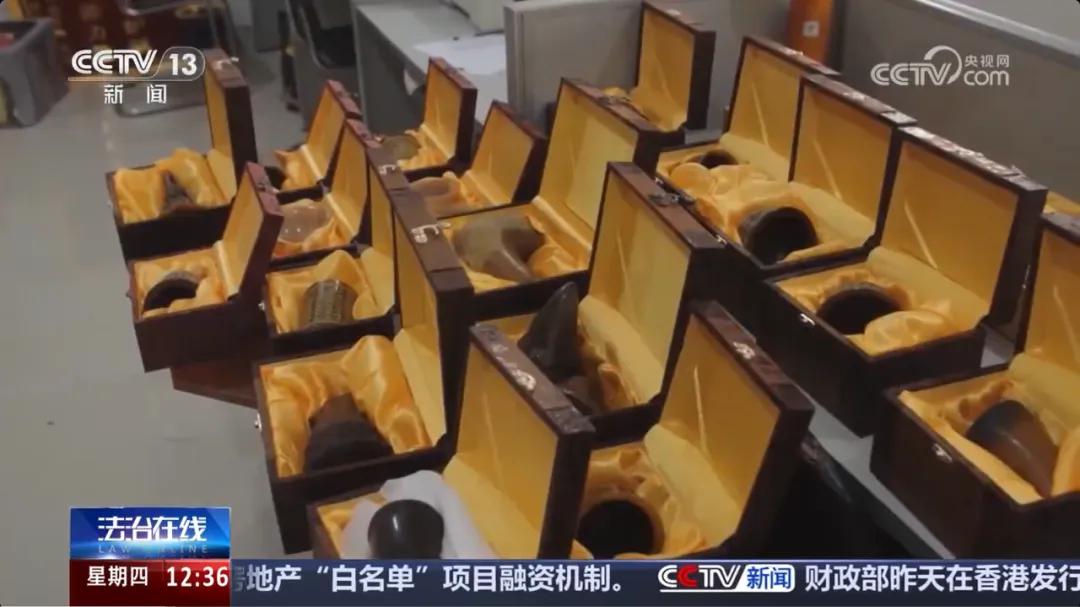 老人花费40余万元在直播间购买假古董：今年1月，河南新乡警方接到张女士报警，称母