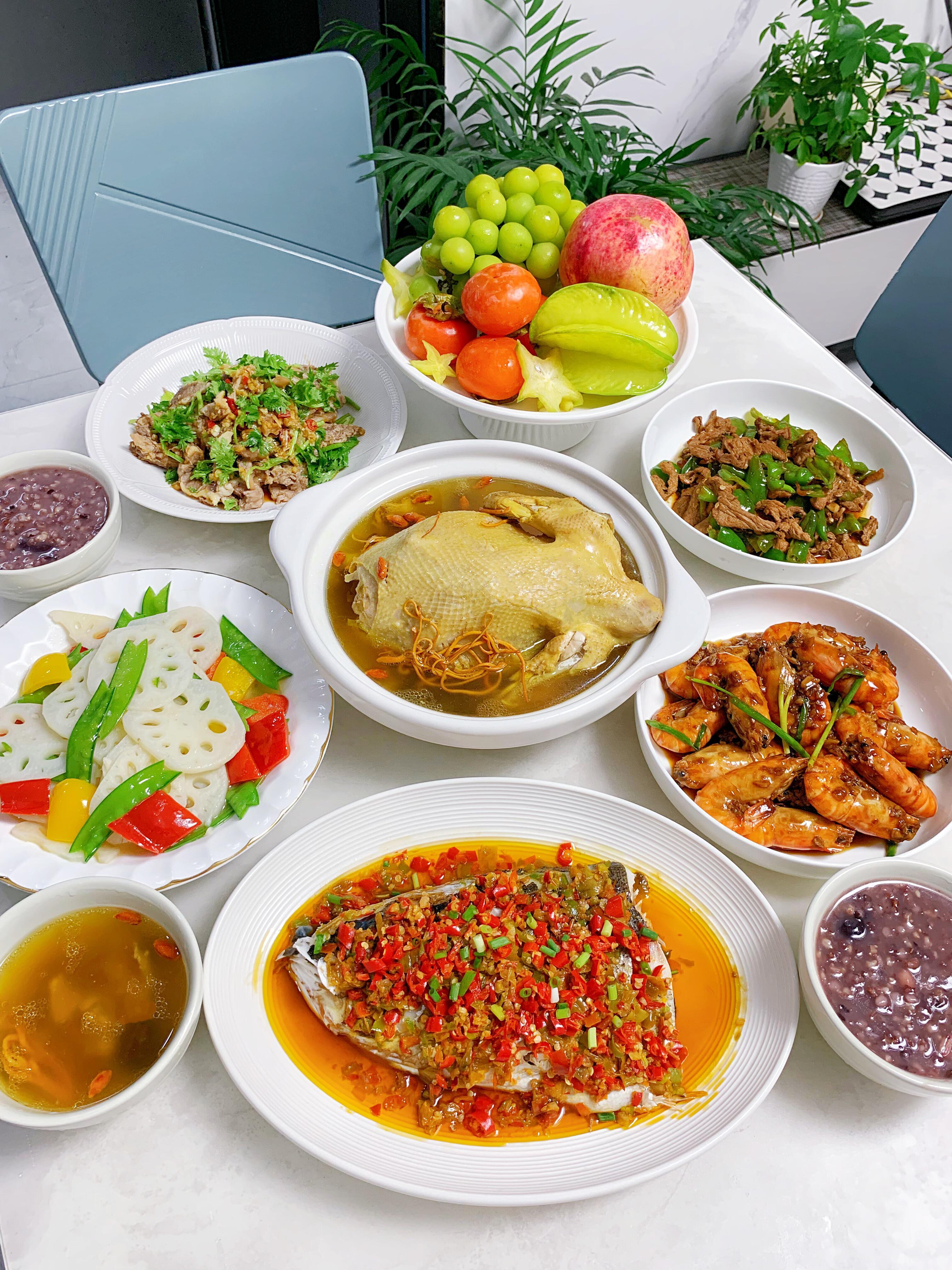 “日子不紧不慢 每天好好吃饭” 