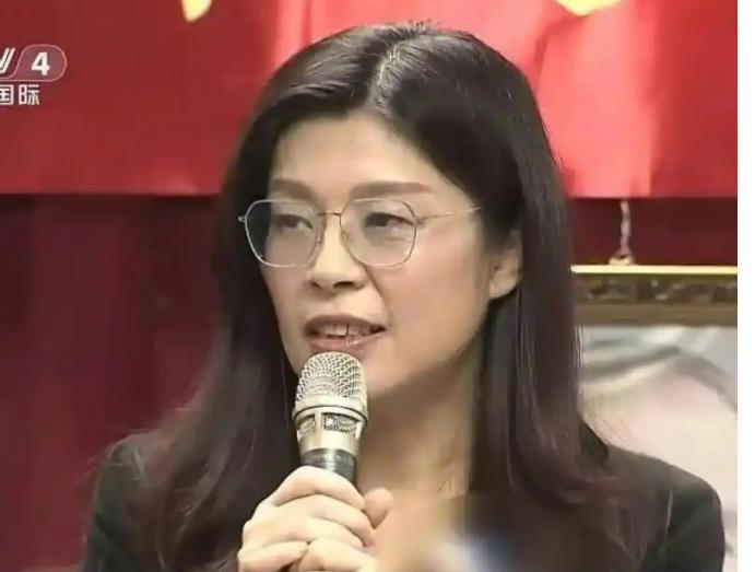 4月7日中午，上海航空FM852航班从台北松山机场低调起飞。

郑丽文率领访问团