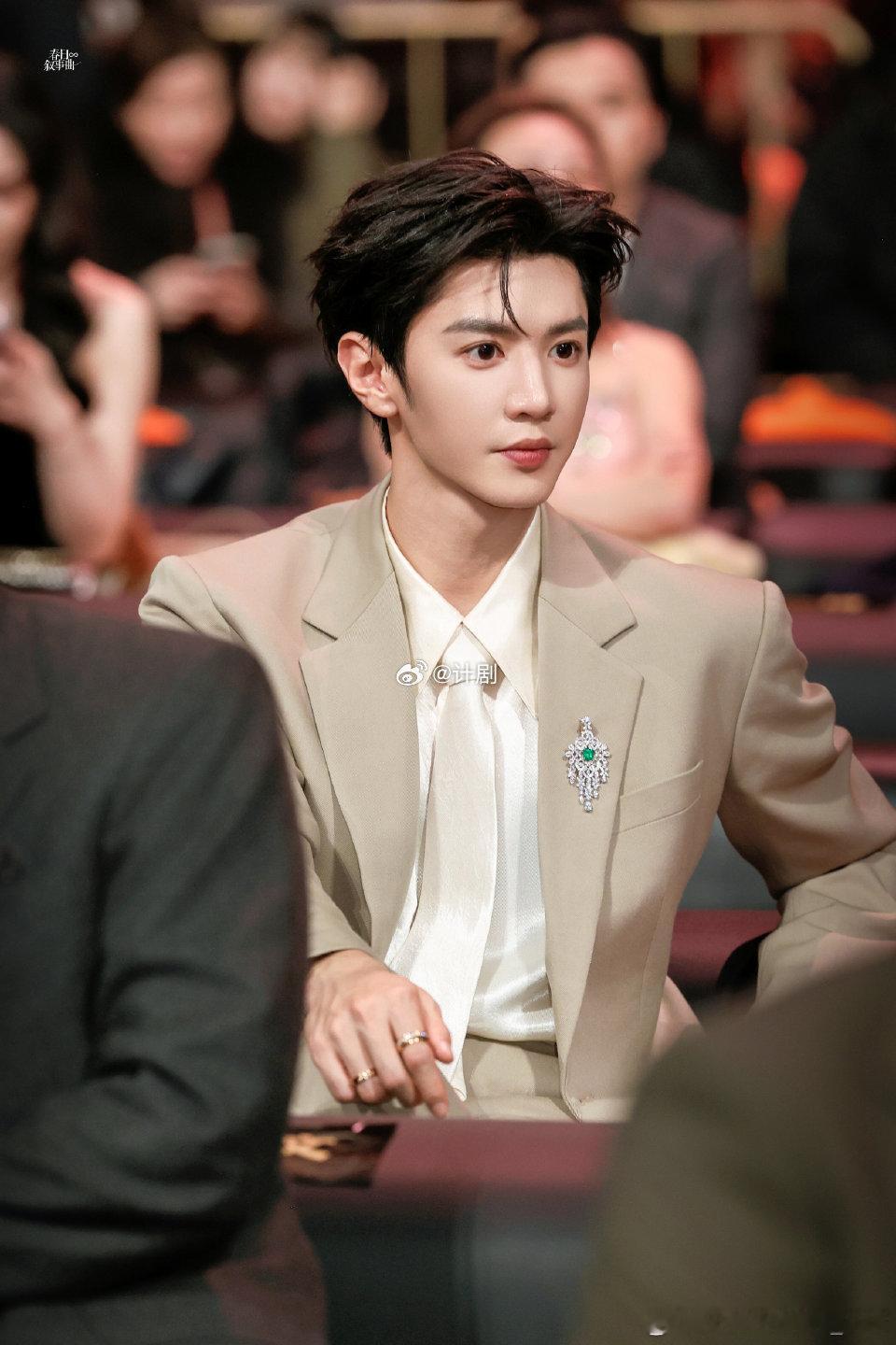 疑似陈哲远本人想的脚本 水晶拖鞋当惊堂木，卡点转场当背景，陈哲远这是把短剧里学到