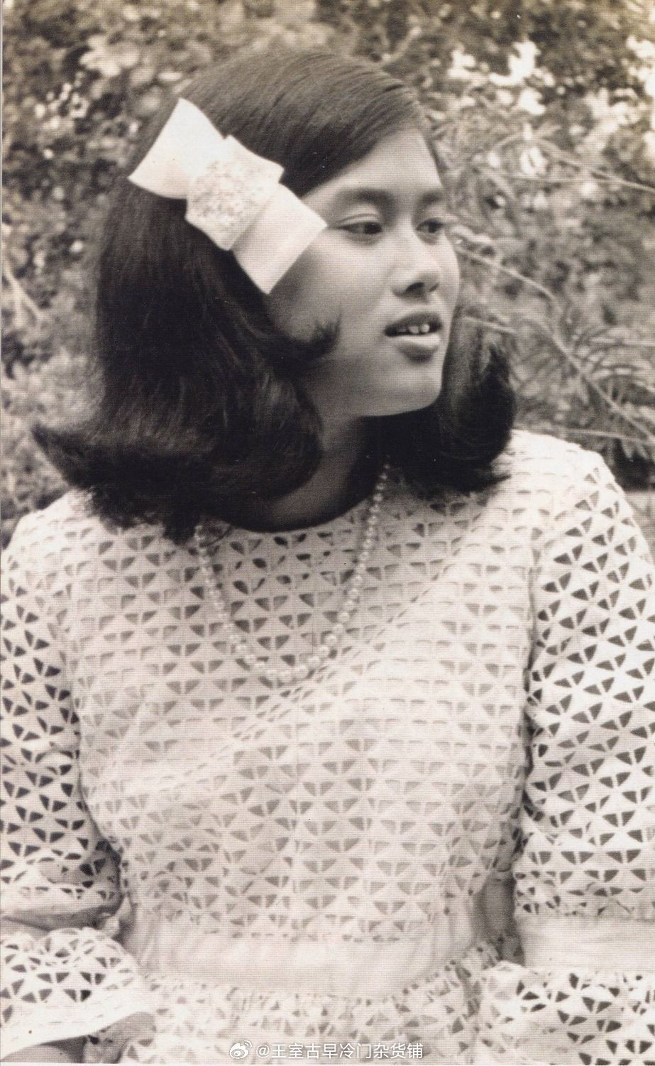 王室王室泰国王室诗琳通 大婶过生日，一些老照片翻新。看见一些营销号说大婶没戴过王